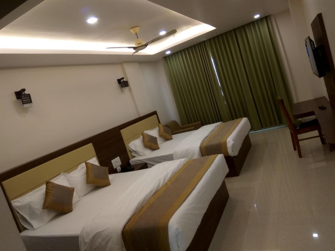 Bainduru Hotel Ambika International Byndoor מראה חיצוני תמונה