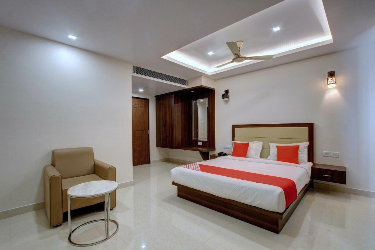 Bainduru Hotel Ambika International Byndoor מראה חיצוני תמונה