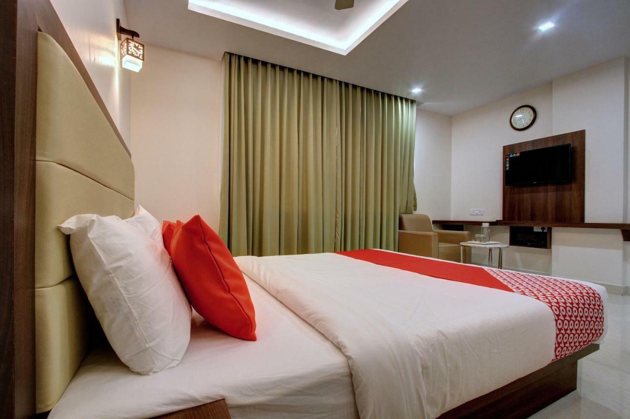 Bainduru Hotel Ambika International Byndoor מראה חיצוני תמונה