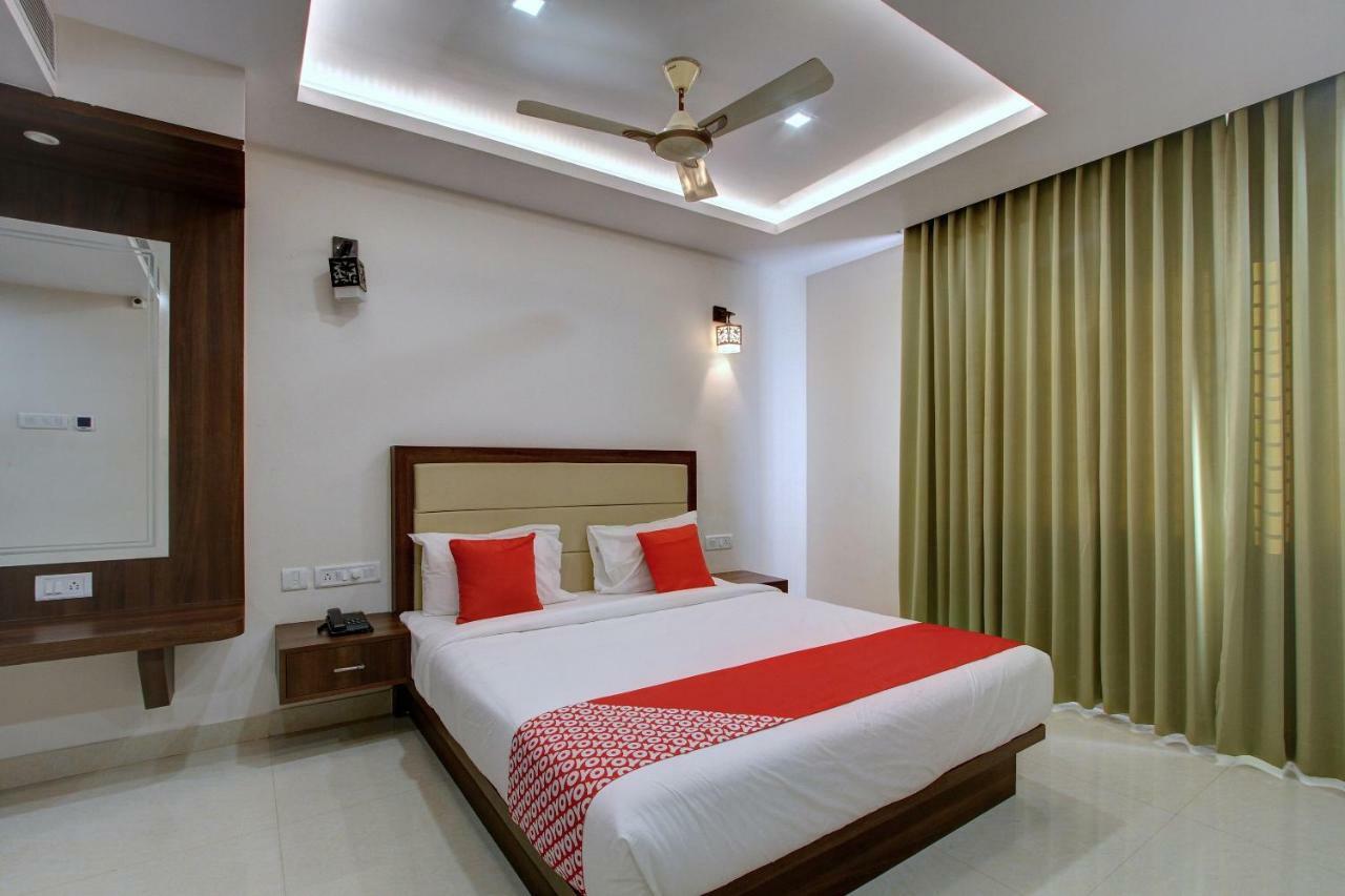 Bainduru Hotel Ambika International Byndoor מראה חיצוני תמונה