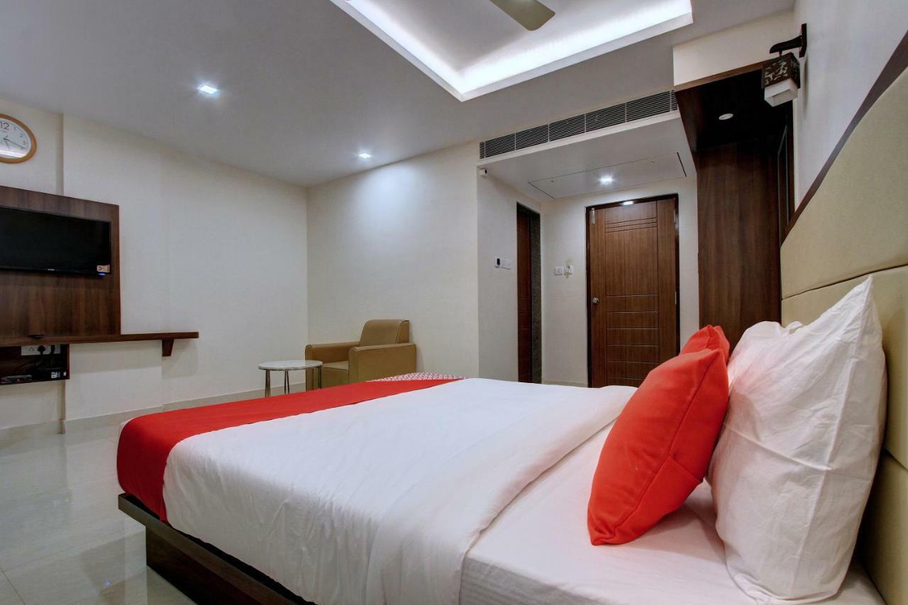 Bainduru Hotel Ambika International Byndoor מראה חיצוני תמונה