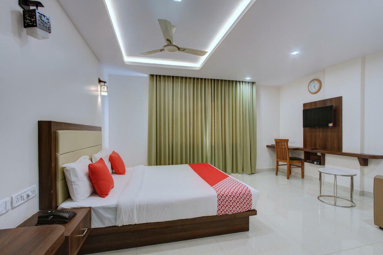 Bainduru Hotel Ambika International Byndoor מראה חיצוני תמונה