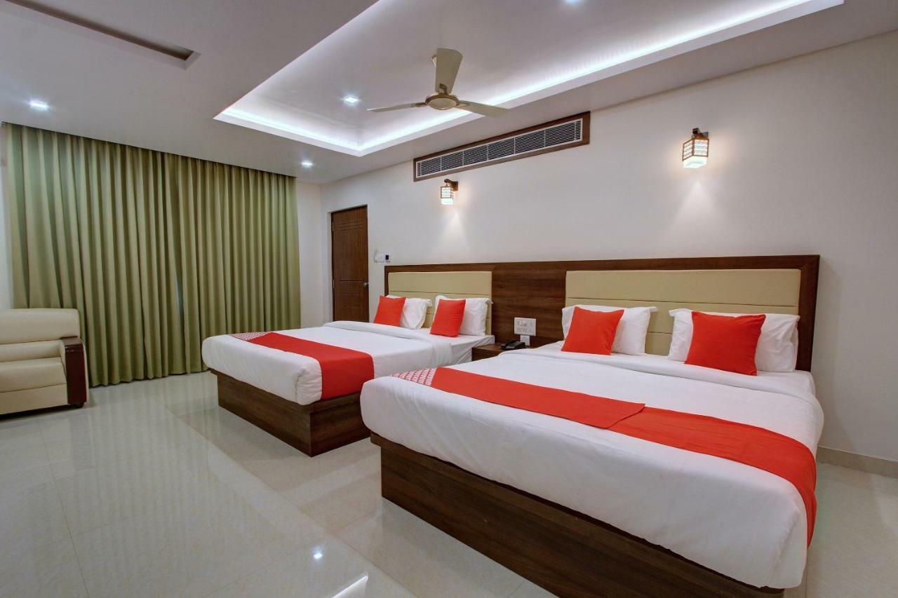 Bainduru Hotel Ambika International Byndoor מראה חיצוני תמונה