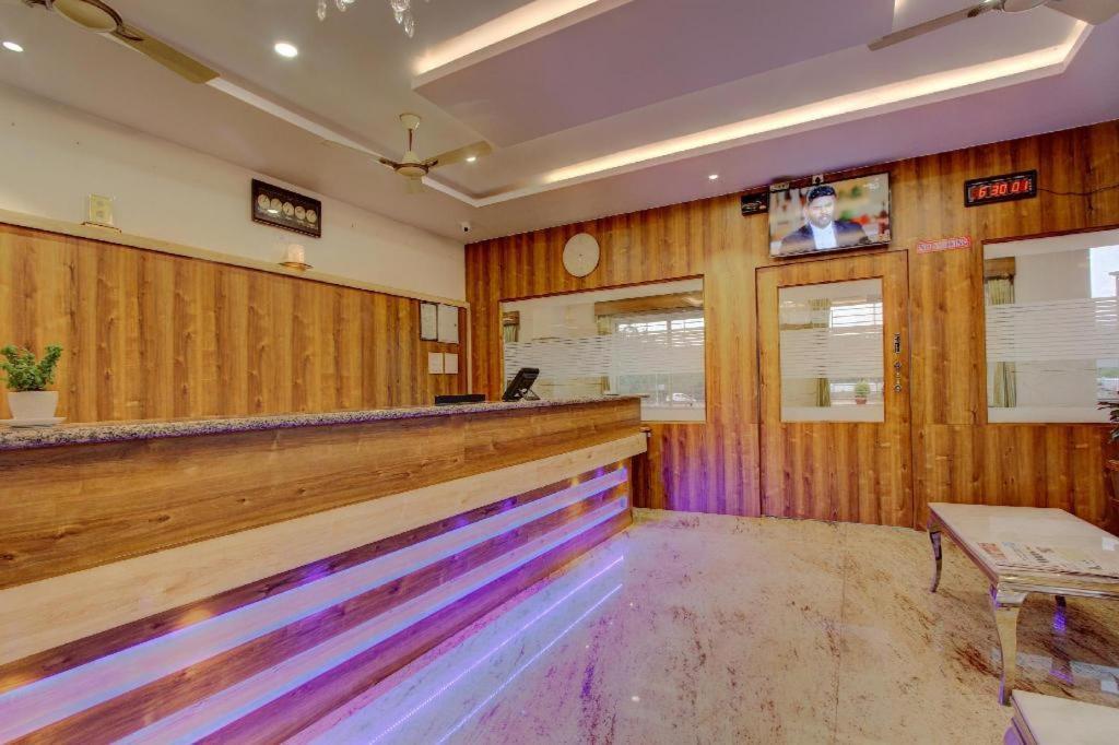 Bainduru Hotel Ambika International Byndoor מראה חיצוני תמונה